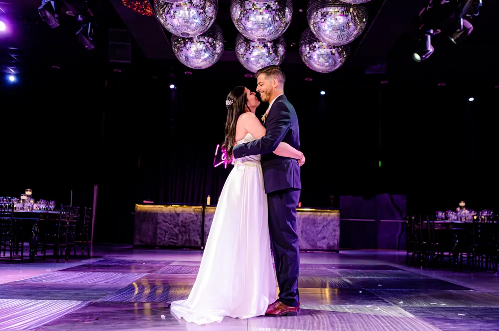 Fiesta de casamiento en la pista de baile