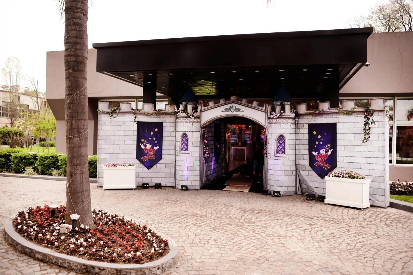 Entrada temática del salón infantil de Puro Pilar Kids